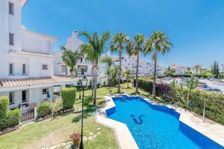 Casa adosada en venta en Los Naranjos - Las Brisas en Marbella