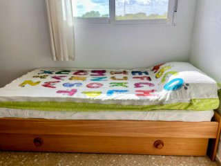 Dormitorio de madera Mukali rosa. Cama nido Armari