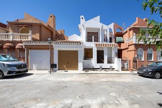 Casa adosada en venta en Cervantes en Granada