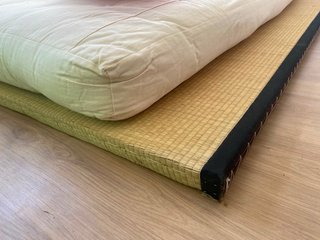 Cama de Matrimonio japonesa: futón con Tatamis