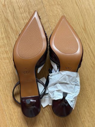 Tacones Zara con abalorios