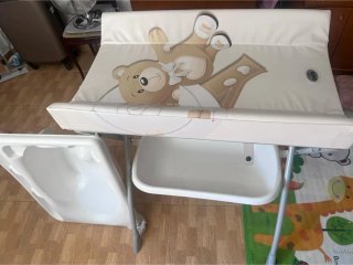 Cochecito bebé y bañera cambiador rojo