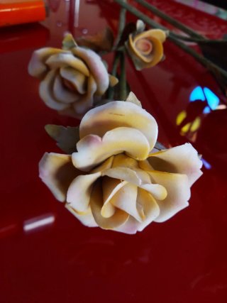 Fiori in ceramica decorativi