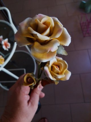 Fiori in ceramica decorativi