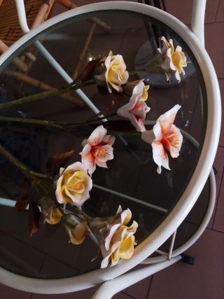 Fiori in ceramica decorativi