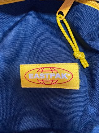Mochila Eastpak azul y Amarilla