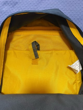 Mochila Eastpak azul y Amarilla