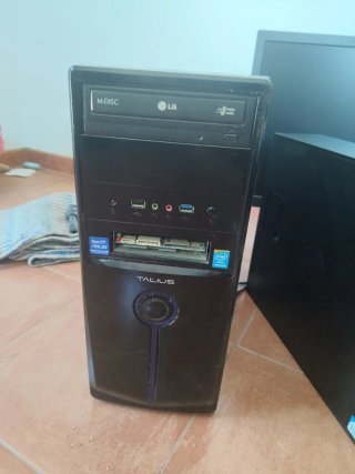 Lote 4 Ordenadores +  2 monitores