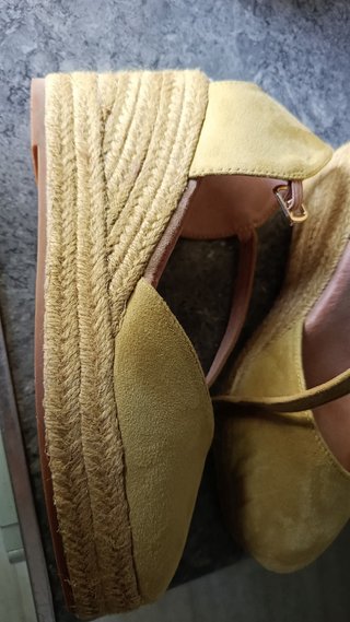 Sandalias tacón verde/amarillo Talla 39