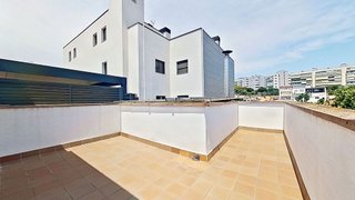 Casa adosada en venta en Centre - Cordelles en Cerdanyola del Vallès