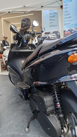 Yamaha MBK Skyliner 125 scooter