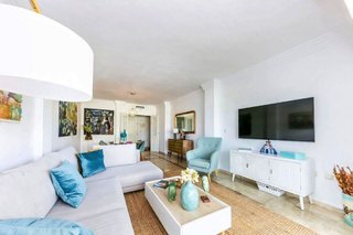 Piso en venta en Los Naranjos - Las Brisas en Marbella