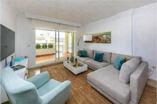 Piso en venta en Los Naranjos - Las Brisas en Marbella