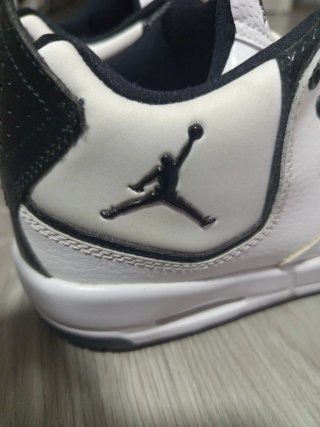 Zapatillas Nike Jordan Blancas y Negras