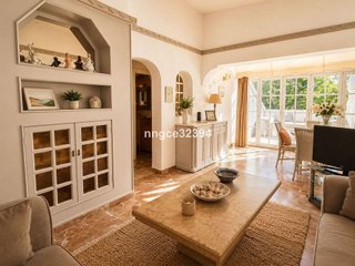 Casa pareada en venta en Nueva Andalucía centro en Marbella