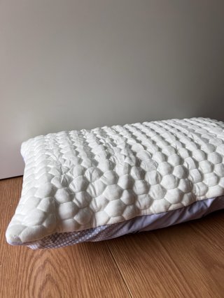 Almohada de viaje SleepAngel con funda