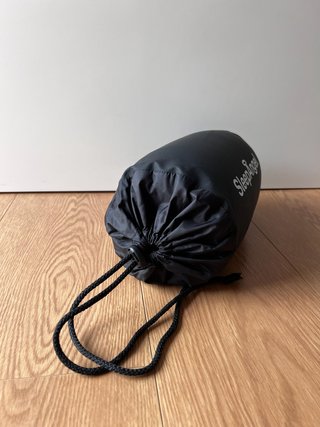 Almohada de viaje SleepAngel con funda