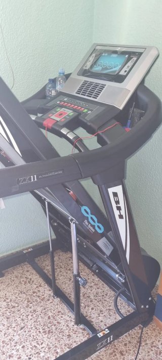 Cinta de correr BH ZX11 con pantalla TFT tactil