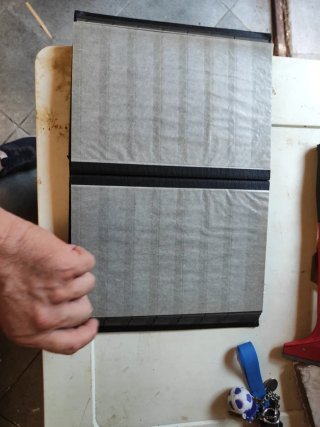 Porta francobolli nero con dettagli dorati