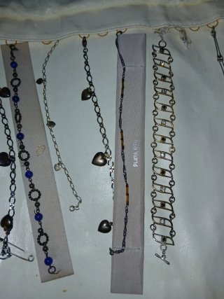 Lote de pulseras y collares