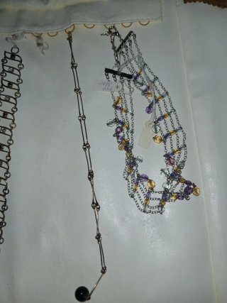 Lote de pulseras y collares