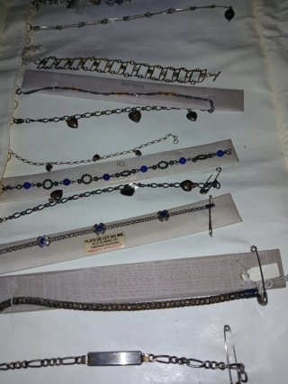 Lote de pulseras y collares