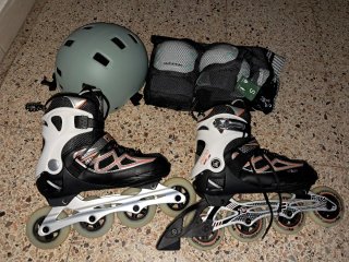2 Pares Patines en Línea + Casco y Protecciones