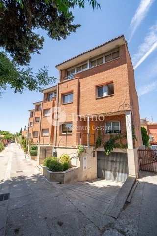 Casa pareada en venta en Joc de la Bola - Camps d'Esports - Ciutat Jardí - Montcada en Lleida