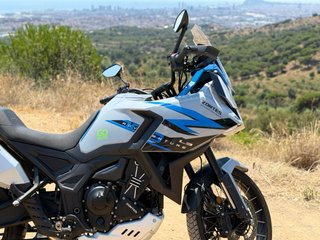 Alquiler Moto Zontes 703F A2