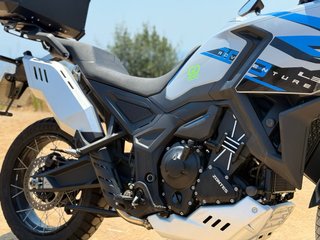 Alquiler Moto Zontes 703F A2
