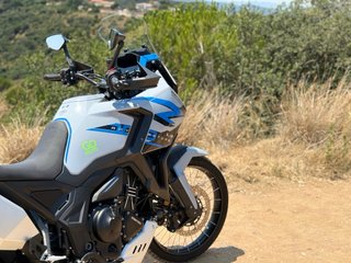 Alquiler Moto Zontes 703F A2