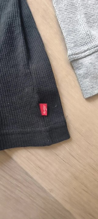 Jersey Levi's Manga Larga Negro y Gris