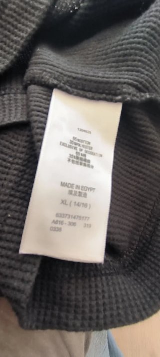 Jersey Levi's Manga Larga Negro y Gris