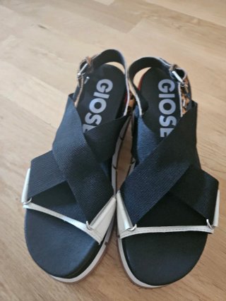 Sandalias Gisseppo Negras y Blancas , da talla