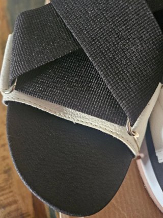 Sandalias Gisseppo Negras y Blancas , da talla