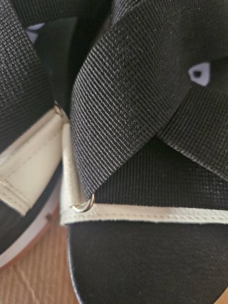 Sandalias Gisseppo Negras y Blancas , da talla