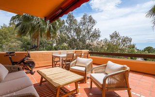 Piso en venta en Los Arqueros-Puerto del Almendro en Benahavís