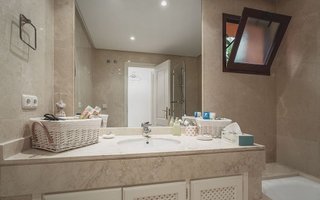 Piso en venta en Los Arqueros-Puerto del Almendro en Benahavís