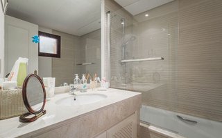 Piso en venta en Los Arqueros-Puerto del Almendro en Benahavís