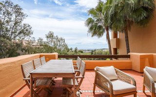 Piso en venta en Los Arqueros-Puerto del Almendro en Benahavís