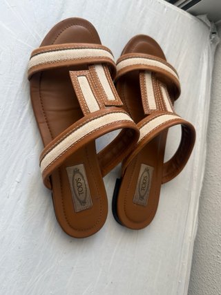 Sandalias Tod's Piel y Lona Marrón Beige
