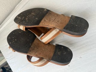Sandalias Tod's Piel y Lona Marrón Beige