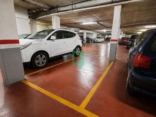 Garaje en venta en La Morera en Badalona