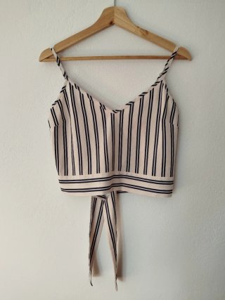 Top de tirantes blanco con rayas negras. Talla S