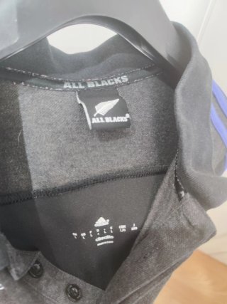 Polo Adidas de los All Blacks como nuevo.
