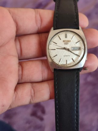 Reloj Seiko 5 Automático Plata y Negro