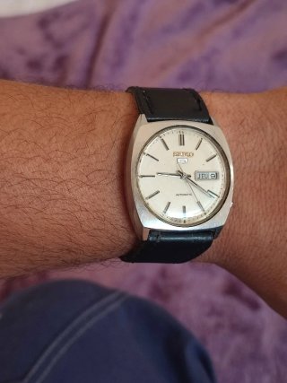 Reloj Seiko 5 Automático Plata y Negro