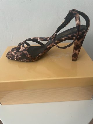 Sandalias leopardo tacón