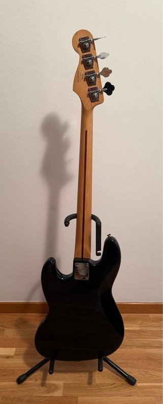 Squier Jazz Bass by Fender