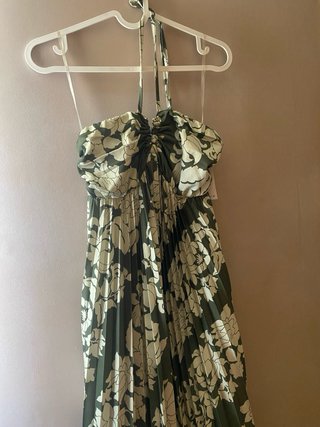 Vestido largo plisado floral satinado